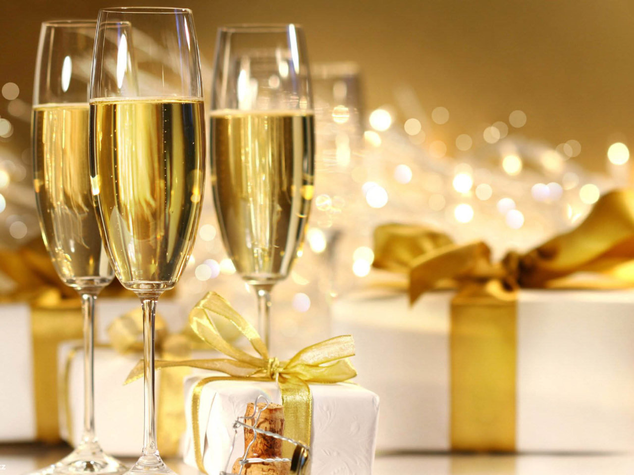 Wine-Experts-say-Holiday-Champagne-Recession-is-Over (1)